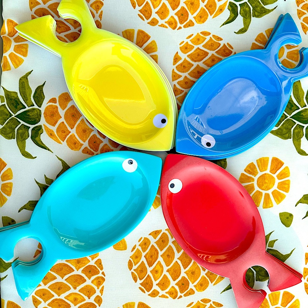 (12) Melamine appetizer fish plates with wine glass holder in the tail. 🐟 🍷 🧀